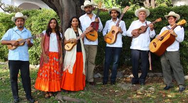 Evocan en Radio Educación la música tradicional para bailar de México