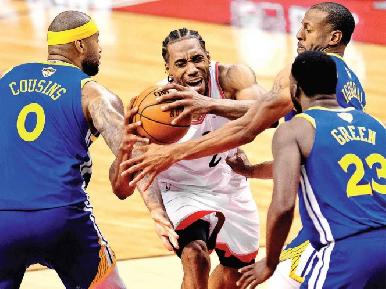 Warriors logra sufrida victoria