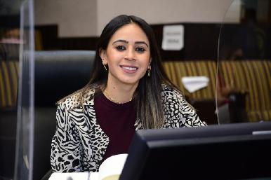 Propone Nitzia Grad铆as institucionalizar beca estudiantil para internet