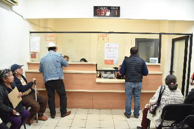 Operan módulos de Tesorería horarios extendidos para pago de adeudos municipales