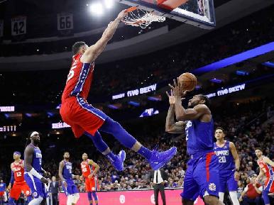 Sixers toman revancha de Kawhi Leonard