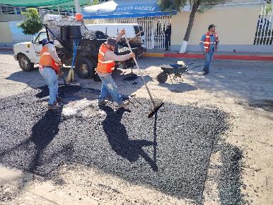 Continúa Gobierno Municipal jornadas de bacheo para dar  mantenimiento a calles de la ciudad