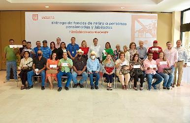 Entrega Toño Astiazarán fondos de retiro a personas pensionadas y jubiladas