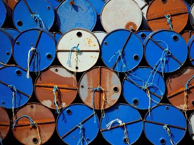 EU libera 50 millones de barriles de petróleo de reservas para bajar precios