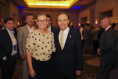 Lidera Gobernador Durazo en transición energética; presenta ante empresarios de Arizona modelo del Plan Sonora