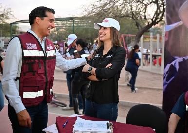Gobernador Durazo beneficia a vecinos de la colonia Fonhapo con servicios gratuitos en la feria “Sonora Atiende”