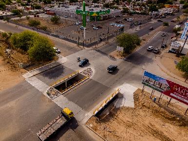 Cumple Toño Astiazarán a vecinos del norponiente con pavimentación con concreto hidráulico y puente peatonal y vehicular