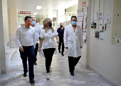 Recibe personal de salud de segunda línea de atención COVID primera dosis de vacuna: Gobernadora