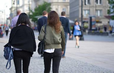 Jóvenes tendrán que esperar hasta 2022 para vacunarse contra COVID-19: OMS