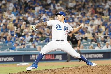 Julio Urías, a horas de quedar fuera de la lista de jugadores restringidos por GL