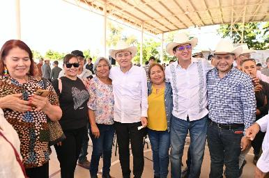 Con apoyos para el campo, salud especializada y becas, Gobernador Durazo cumple a familias del sur de Sonora