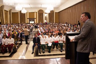 No dejaremos solos a nuestros j贸venes frente al suicidio y las adicciones聰: Enrique Clausen