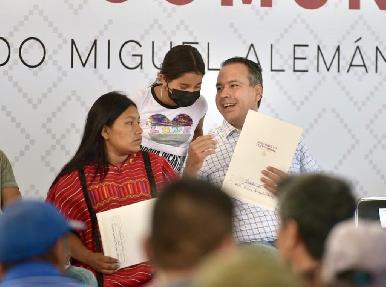 Participa Toño Astiazarán en entrega de escrituras a etnia Triqui en el poblado Miguel Alemán