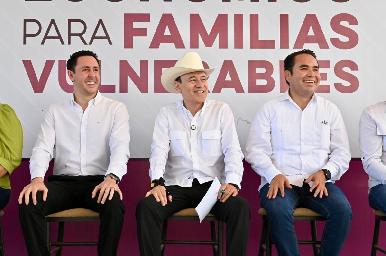 Gobernador Durazo cumple a más de 2 mil 600 familias del sur con entrega de tarjetas para fortalecer su economía