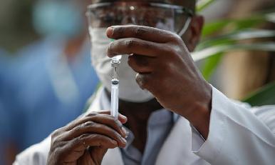 India anuncia retraso en entrega de vacunas de AstraZeneca