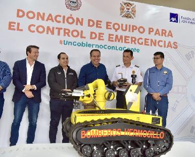 Da Toño Astiazarán bienvenida a SERI, robot para extinción de incendios