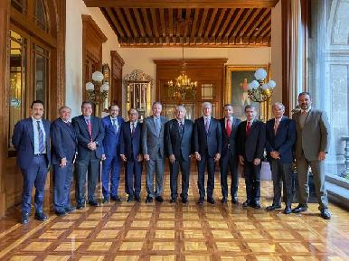 Gobernadores del PRI anuncian su incorporaci贸n al INSABI