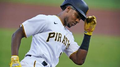 Jugador de Piratas conecta jonrón que termina en out por no pisar la base