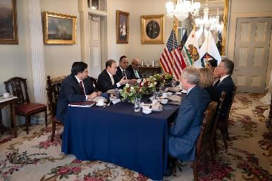 Gobernador Durazo y Gobernador Newsom firman acuerdo histórico para desarrollo sustentable binacional con California