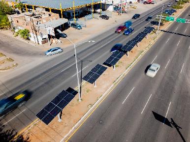 Impulsa Gobierno Municipal energías limpias con instalación de paneles solares en bulevar Manuel Clouthier