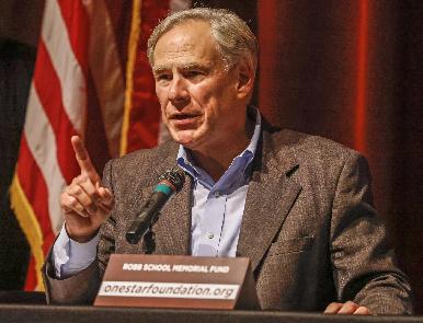 Greg Abbott considera una “invasión” la llegada de migrantes a Texas
