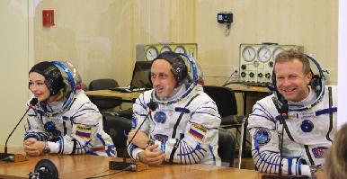 Rusia manda al espacio a una actriz y un director para filmar la primera película en órbita