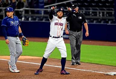 Astros se mantienen con vida ante los Rays