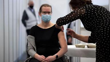 EU exigirá pruebas de COVID-19 a turistas internacionales, según Dow Jones