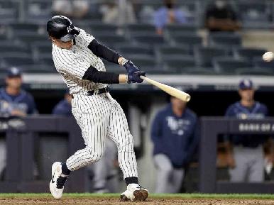 Yanquis triunfan en extra innings con jonrón de Frazier