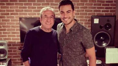 Carlos Rivera acerca a los grandes de la balada romántica a las nuevas generaciones