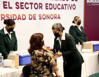 Todo el personal educativo que se vacunó contra la Covid-19 en la jornada de vacunación de 2021 recibirá refuerzo: Aarón Grageda