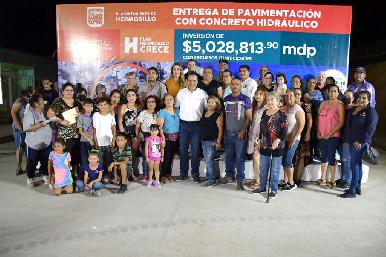 Entrega Toño Astiazarán pavimentación de avenida Mesa del Seri en colonia Miguel Hidalgo