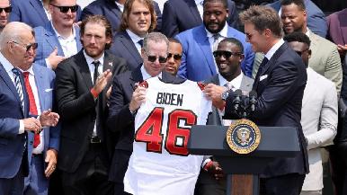 Brady y los campeones Buccaneers ‘arman la fiesta’ en su visita a la Casa Blanca