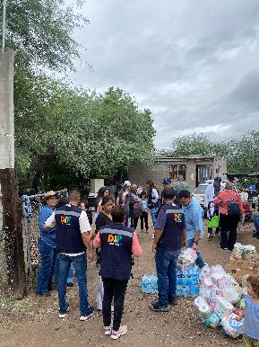 Lleva Patty Ruibal alimentos y útiles escolares a familias afectadas por lluvias de El Tazajal y La Victoria