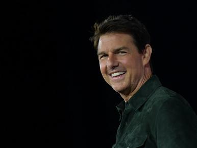 Tom Cruise presenta 'Top Gun: Maverick' desde fuselaje de un avi贸n en vuelo