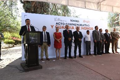Son docentes aliados en la mejora continua de la educaci贸n: V铆ctor Guerrero