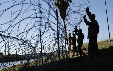 Gobierno de Trump planea enviar más agentes de seguridad a la frontera con México