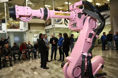 Reciben prepas y universidades robots de manufactura donados por planta Ford Hermosillo
