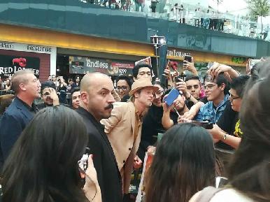 Brad Pitt está en México y así derrocha carisma