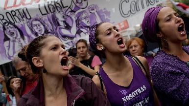 Aborto a partir de los 16 años e incapacidad por cólicos menstruales, la ley que España podría aprobar