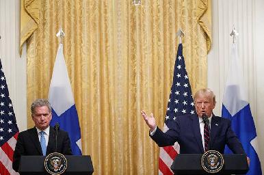 Trump niega que quisiera disparar a migrantes y foso con caimanes en la frontera