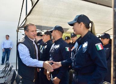 Toma protesta Toño Astiazarán a 48 elementos de Policía Preventiva y Tránsito Municipal