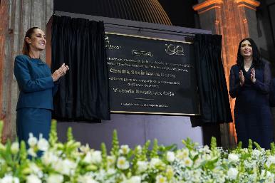Sheinbaum destaca la “estabilidad económica” de Banxico en su centenario