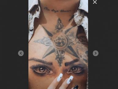 Nodal se tatúa el nombre de Beli en la cara y sus ojos en el pecho