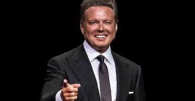 Luis Miguel fue nominado a mejor cantante latino de la década; compite con Selena Gomez y Marc Anthony