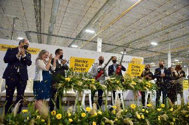 Celebra Toño Astiazarán instalación de Stanley Black & Decker Hermosillo