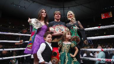 ‘Canelo’ Álvarez lanza un ‘golpe’ a sus detractores tras llenar el Estadio Akron: “Para los que dicen que no me quieren”