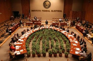 INE notifica a Morena de cancelaci贸n de candidaturas en Guerrero y Michoac谩n