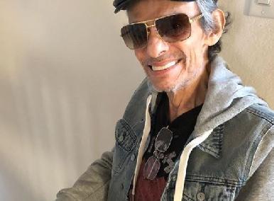Esposo de Sarita revela fotografía inédita de José José